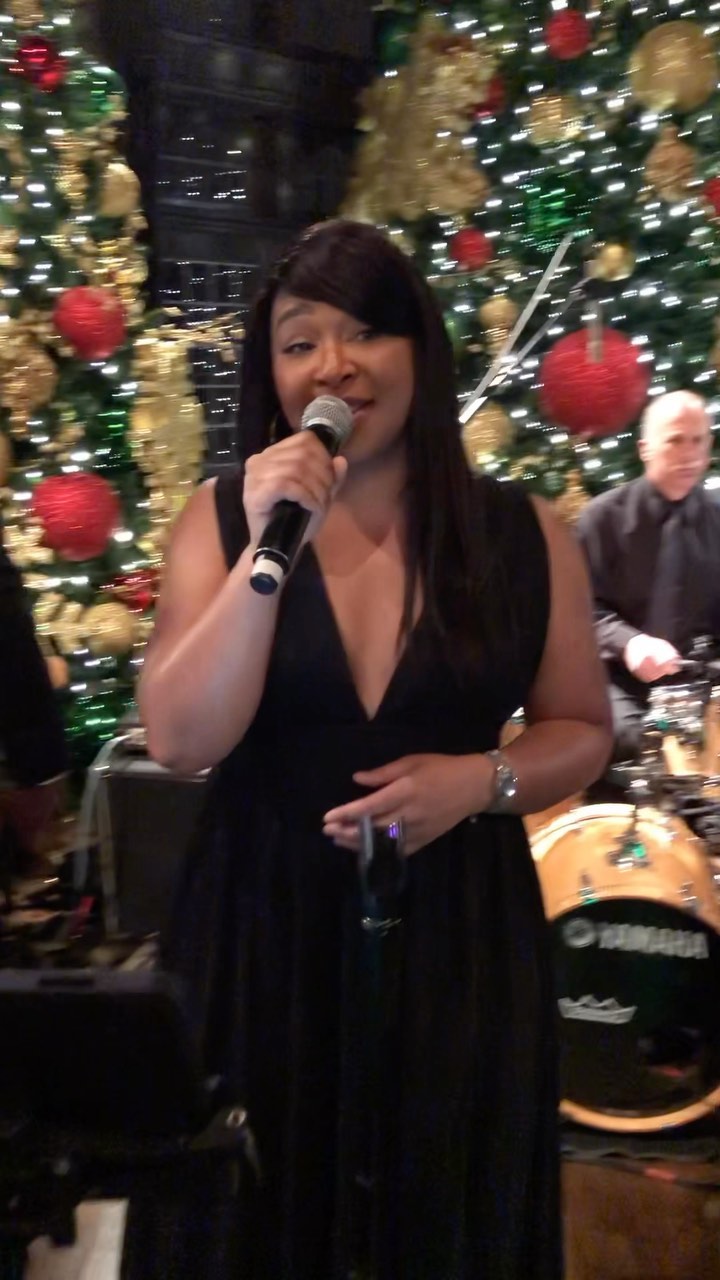 I’m sure nobody saw this coming tonight: BABY IT’S COLD OUTSIDE ️
.
.
.
chrissarlasorchestra babyitscoldoutside babyitscoldoutside️ chicagolivemusic chicagoweddingband chicagoweddingplanner chicagoeventplanner holidayparty holidaymusic holidaypartymusic christmasmusic christmasmusictime chicagoband chicagobands