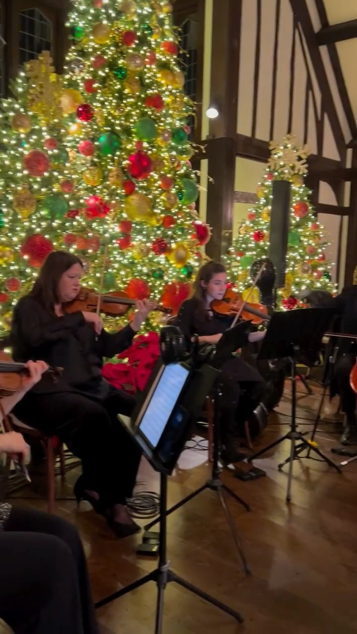 Our favorite way to kick off the holiday season each year - it’s always such an immense honor to celebrate with Mary & Brian. Happy 5th Anniversary to these two lovebirds ️🥰
.
.
.
anniversaryparty holidayparty christmasparty chicagoentertainment chicagoweddingband chicagoholidayentertainment chicagoholidays glenviewclub merrychristmas chicagoholidayparty holidaypartyinspo chicagostringquartet chicagopopstringquartet popstringquartet