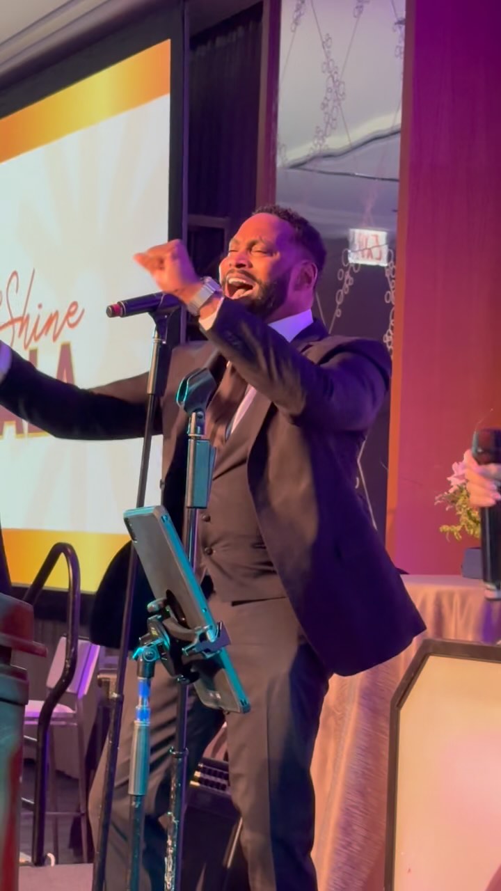 Ignite, shine, and sparkle all night We had SO much fun performing at this year’s gala—thank you for letting us be part of the glow! Also, Chris finally decided on his frames. What do y’all think?
.
.
.
ignite ignitepromise futureswithpromise ignitegala chicagocorporate chicagocorporateband chicagocorporateentertainment chrissarlasorchestra chicagocoverband chicagoband chicagoliveband chicagogala chicagofundraiser