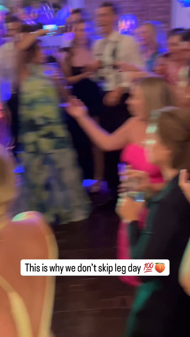 Forget the bouquet toss—this is the real moment everyone came for 

Venue: @riverroastchi 
.
.
.
chicagowedding chicagoweddingreception chicagoweddingband chicagoweddingbands chicagoweddingplanner chicagoweddingplanners chrissarlasorchestra riverroastwedding riverroastchicago weddingreception weddingentertainment chicagoweddingentertainment weddinginspo chicagocoverband chicagoentertainment chicagoliveband riverroastweddingreception riverroastchicagowedding chicagoweddings chicagoweddingreceptions