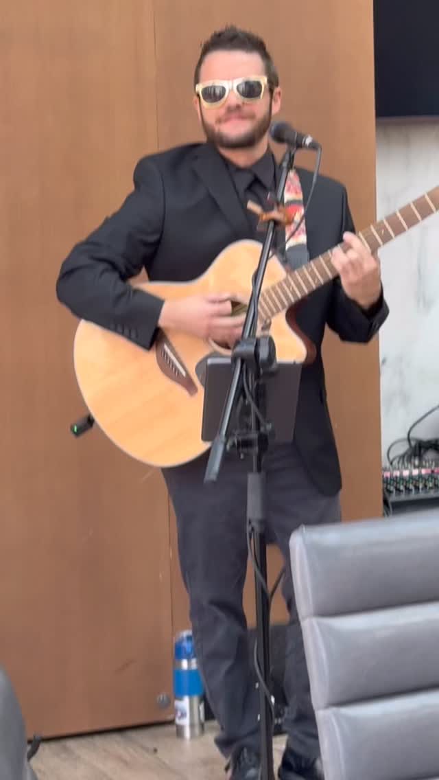 Upscale corporate meet & greet with the sleekest city views 🏙️
.
.
.
chicagoentertainment chicagoentertainer chicagovocalist carolsarlasorchestra chicagocorporate chicagocorporateevents chicagocorporateentertainment guitarvocal gibsonsitalia cocktailentertainment cocktailmusic cocktailmusicians chicagococktailreception vocalist vocalistsofinstagram reminiscing