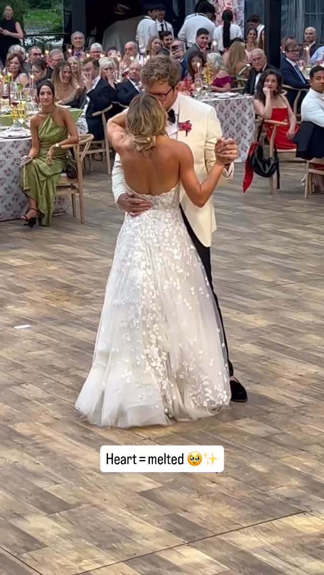 There were countless phenomenal moments from Anna & Garrett’s wedding, but this one stole our hearts: singing every word of their first dance to each other, lost in the moment — followed by thunderous applause 

Event Planner: @birchdesignstudio Florist: @lifeinbloom Lighting: @frostchicago
Catering: @limelightcatering Hair Stylist: @bsansostiartistry
Tent: @bluepeaktents Music: @sarlasmusic 

firstdance weddingfeels couplegoals weddingmagic weddinginspiration weddinginspo weddingvibes weddingdaymoments brideandgroom carolsarlasorchestra justbreathe weddingreception newbuffalowedding chicagoweddingband chicagoentertainment chicagoweddingentertainment weddingplanner weddingreel weddinghighlights luxurywedding luxuryweddings chicagocoverband weddingmoments