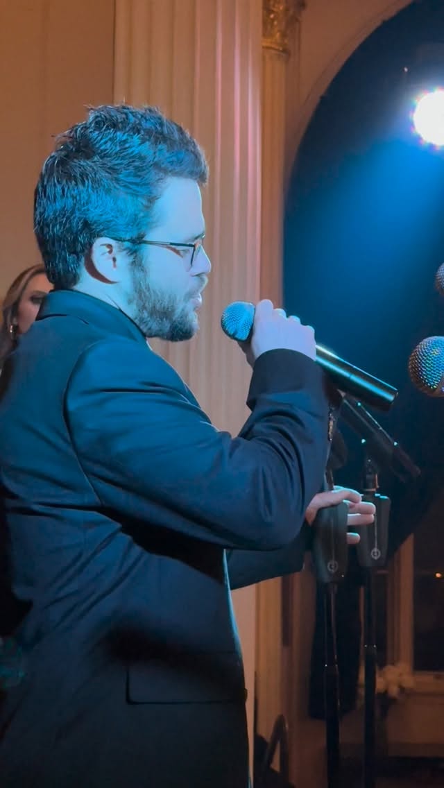 How wonderful life is…
A favorite Elton John tune during dinner at Clair & Daniel’s reception

Venue: @medinahcountryclub 

chicagoentertainment chicagoweddingband chicagowedding medinahcountryclubwedding weddingreception