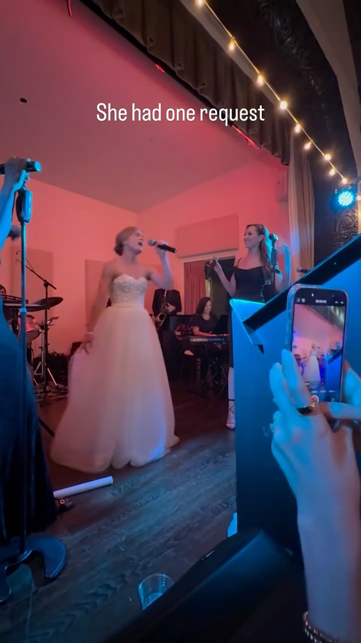 From day one she said — I want to sing with the band at my wedding.
We said yes please. She delivered 🥰

Venue @michiganshoresclub 
Band @sarlasmusic Carol Sarlas Orchestra 

chicagoweddingband chicagowedding weddingday bridetobe weddinginspo